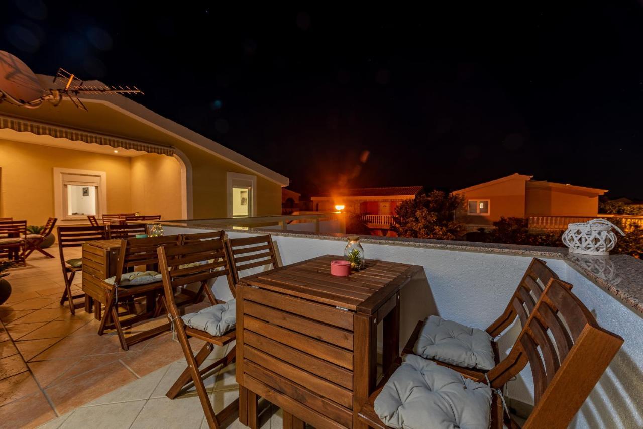 Villa Karmen - Poolhouse Vir Dış mekan fotoğraf