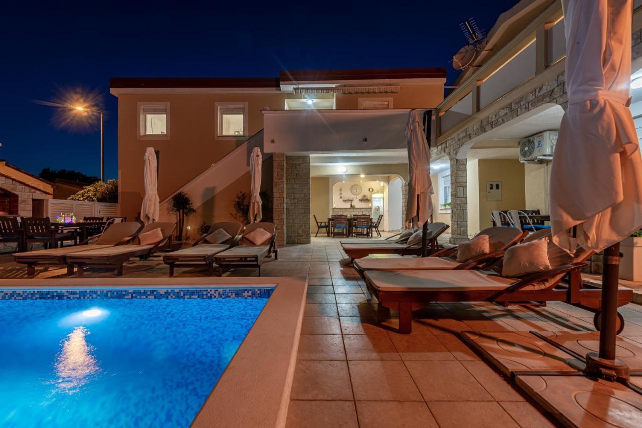 Villa Karmen - Poolhouse Vir Dış mekan fotoğraf