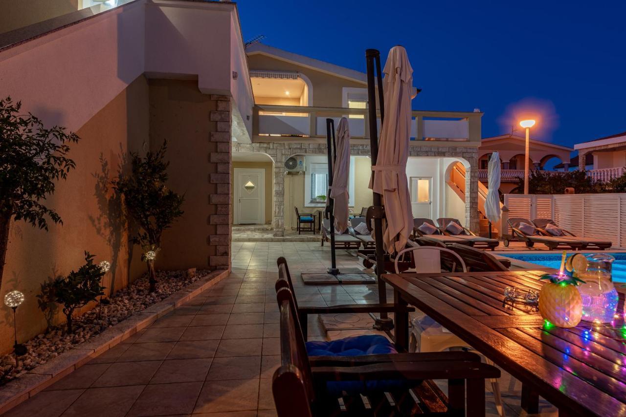 Villa Karmen - Poolhouse Vir Dış mekan fotoğraf