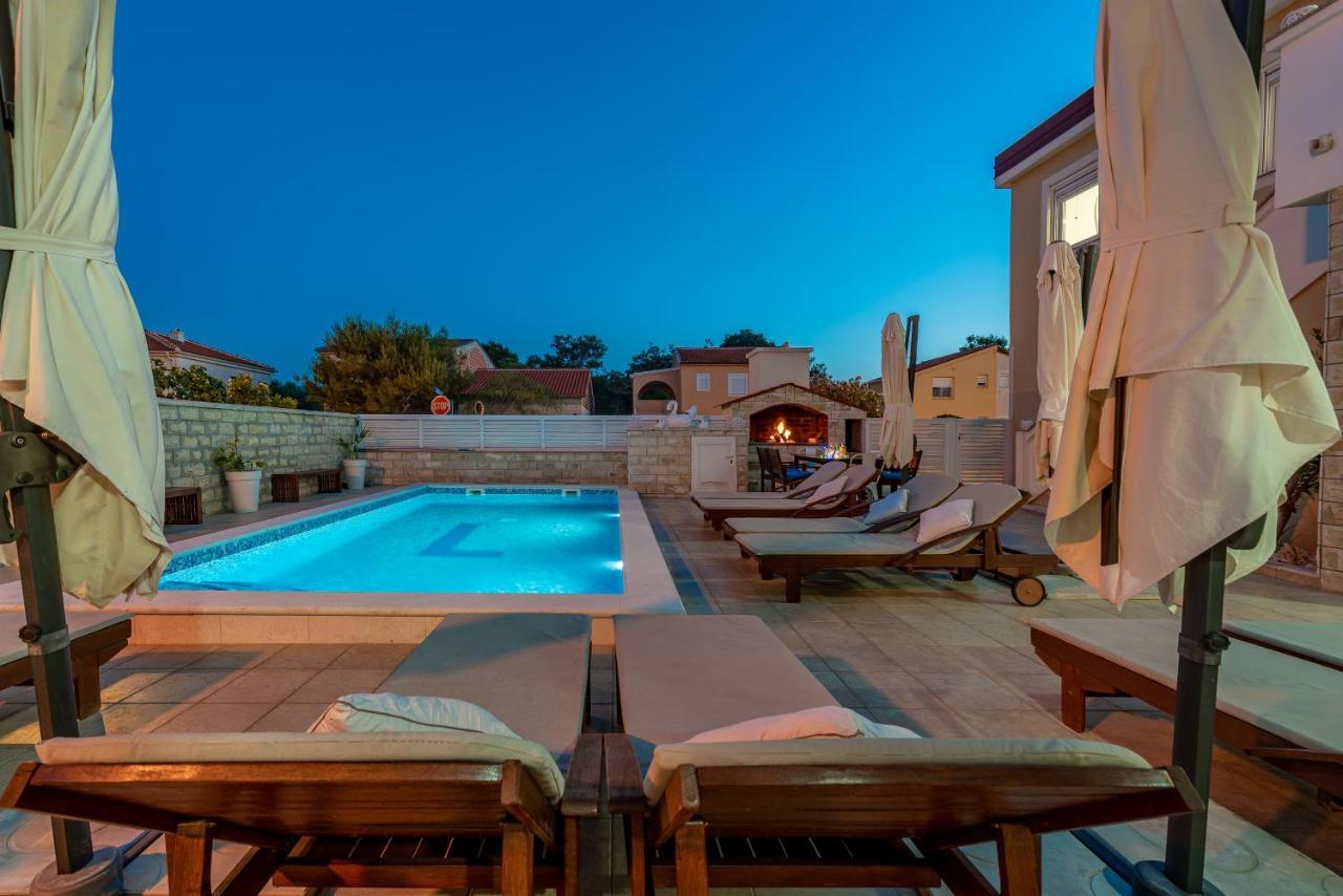Villa Karmen - Poolhouse Vir Dış mekan fotoğraf