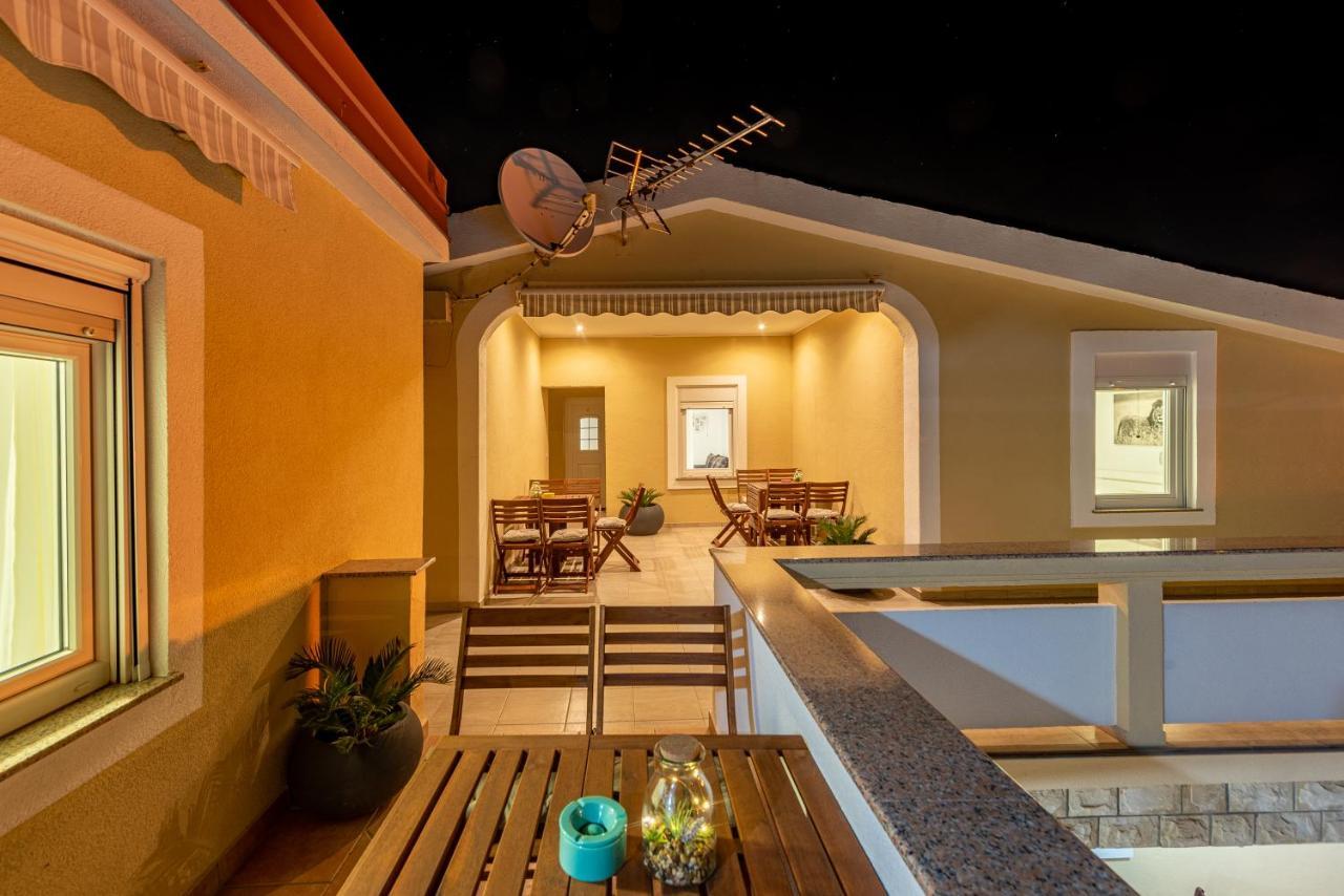 Villa Karmen - Poolhouse Vir Dış mekan fotoğraf