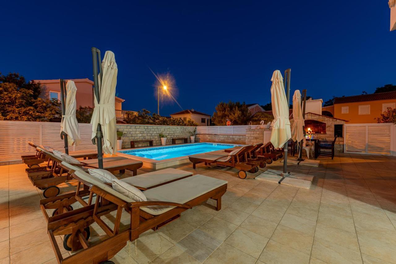 Villa Karmen - Poolhouse Vir Dış mekan fotoğraf