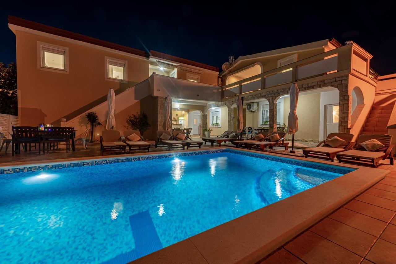 Villa Karmen - Poolhouse Vir Dış mekan fotoğraf