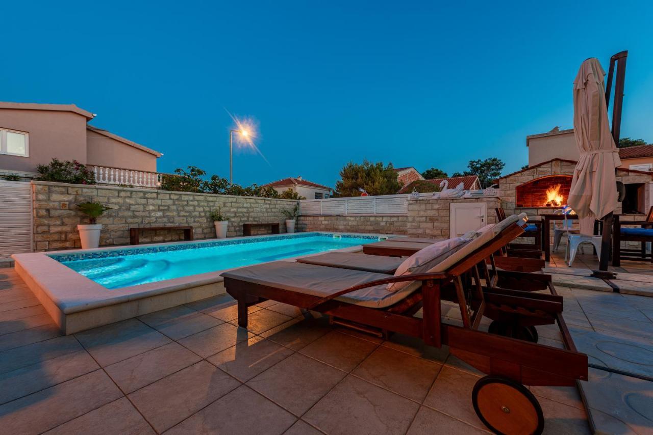 Villa Karmen - Poolhouse Vir Dış mekan fotoğraf