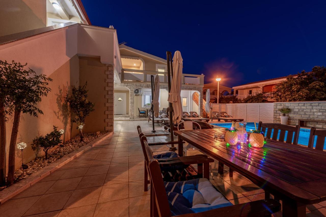 Villa Karmen - Poolhouse Vir Dış mekan fotoğraf