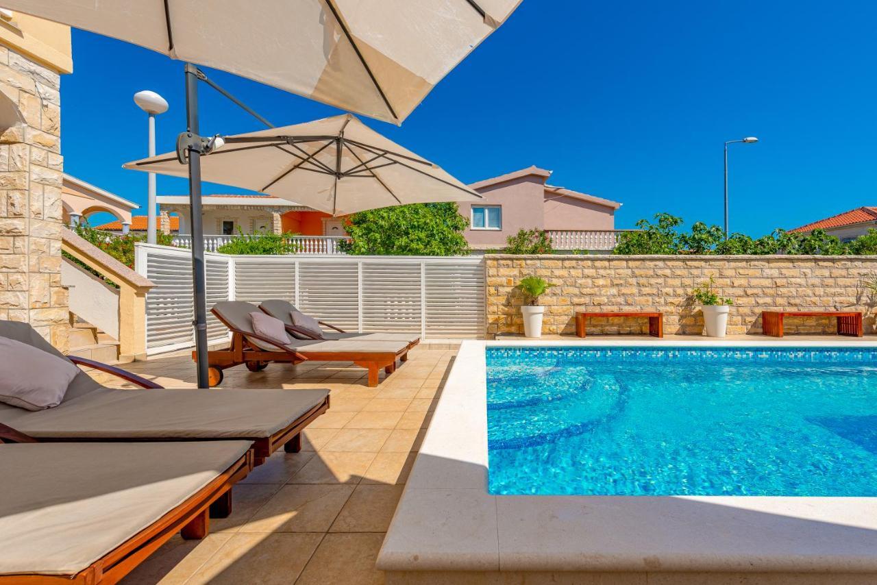 Villa Karmen - Poolhouse Vir Dış mekan fotoğraf