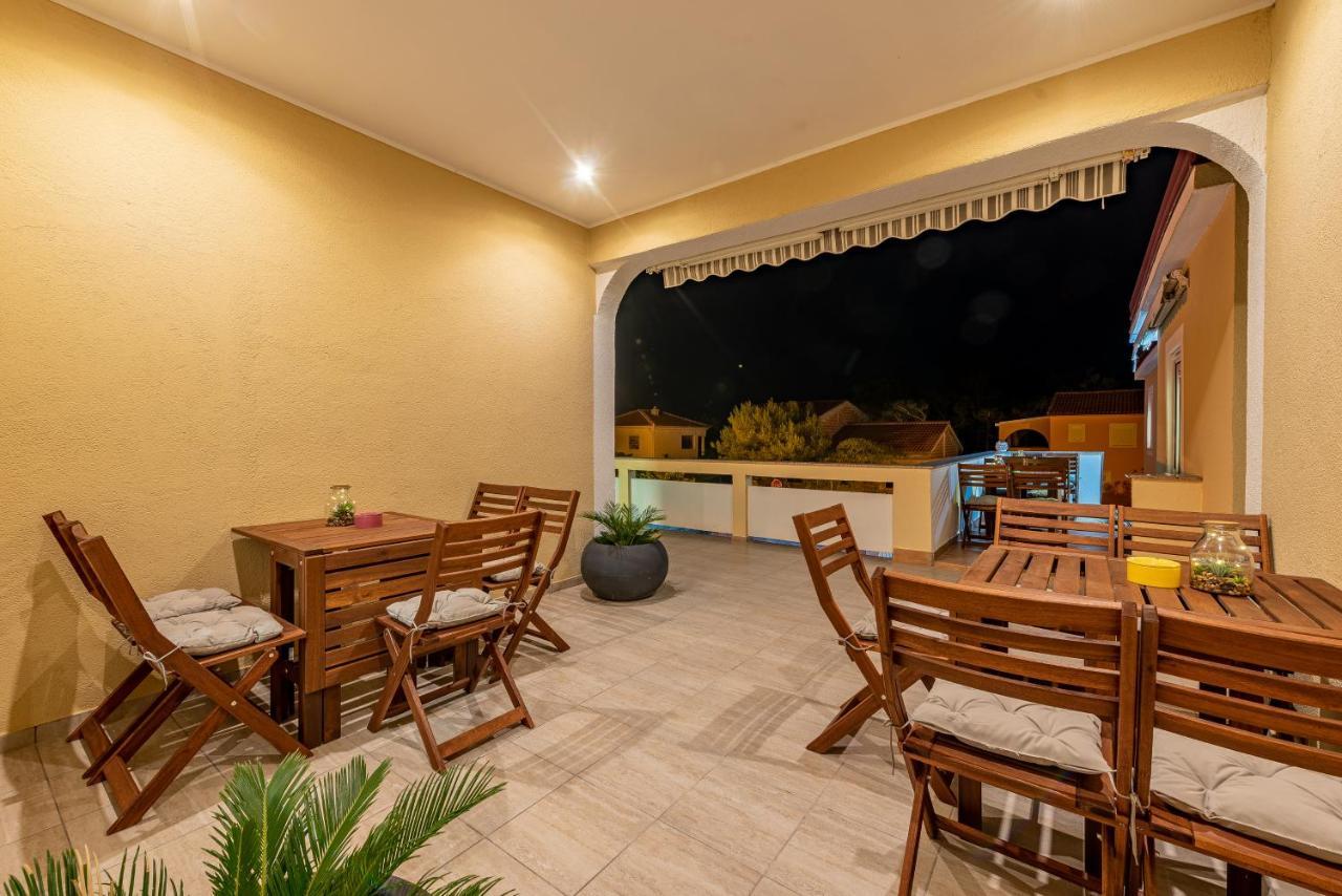 Villa Karmen - Poolhouse Vir Dış mekan fotoğraf