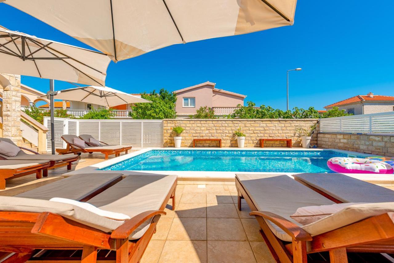 Villa Karmen - Poolhouse Vir Dış mekan fotoğraf