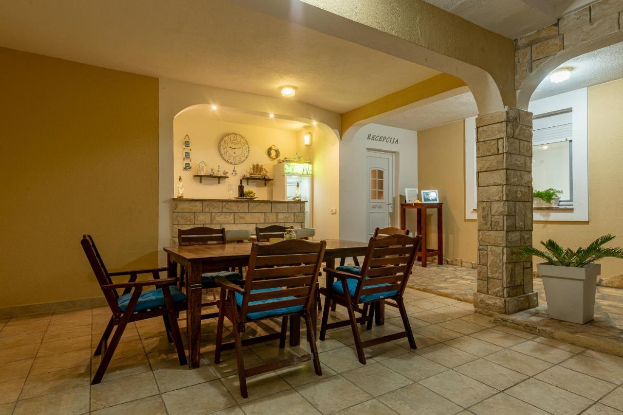 Villa Karmen - Poolhouse Vir Dış mekan fotoğraf
