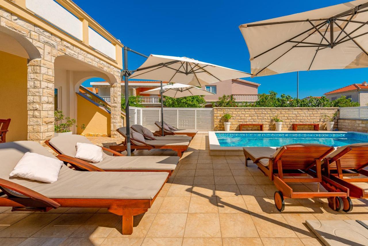 Villa Karmen - Poolhouse Vir Dış mekan fotoğraf
