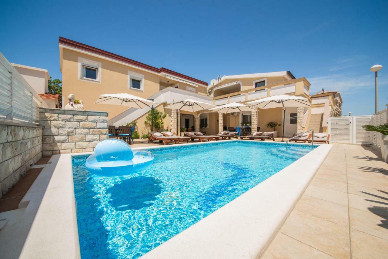 Villa Karmen - Poolhouse Vir Dış mekan fotoğraf